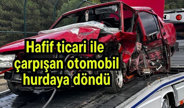 Hafif ticari ile çarpışan otomobil hurdaya döndü