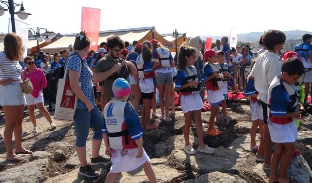 Çanakkale'de tarih için dalıp yelkenler fora dediler (Video)