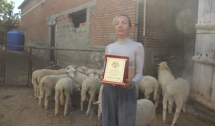 Çanakkale'de Karadağlı moda tasarımcısı kadın çoban ödüllendirildi