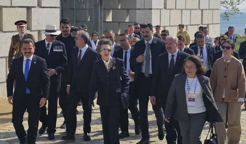 Prenses Anne, Seddülbahir Kalesi'ni ziyaret etti