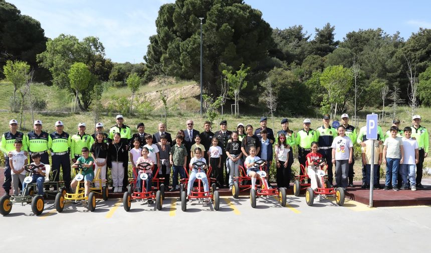 Çanakkale'de minikler, trafik kurallarını uzmanlarından öğrendi