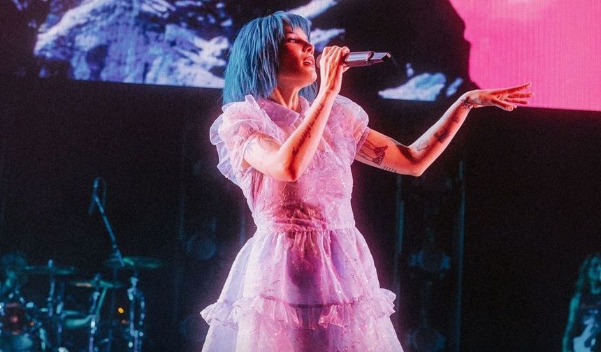 Ünlü yıldız Halsey'den konser öncesinde Türk hayranlarına dikkat çekici mesaj