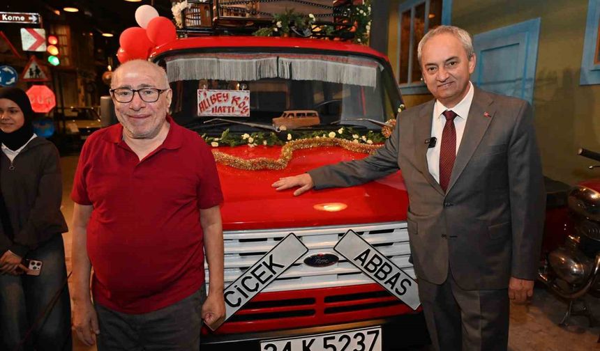 Çiçek Abbas, yıllar sonra minibüsüyle buluştu