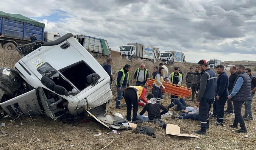 Çöp kamyonu şarampole uçtu, 3 işçi yaralandı