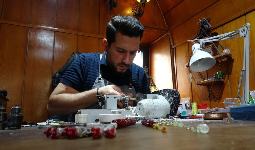 Bu tespihlerin fiyatı dudak uçuklatıyor