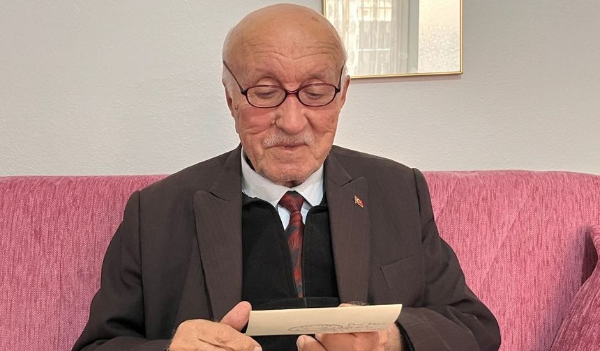Çanakkale Öğretmen Okulu'ndan mezun olan Mustafa Hoca, Öğretmenler Günü'nü ilk günkü heyecanla bekliyor