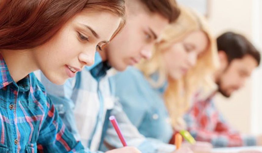 MEB, 811 öğrenciyi yurt dışına gönderecek