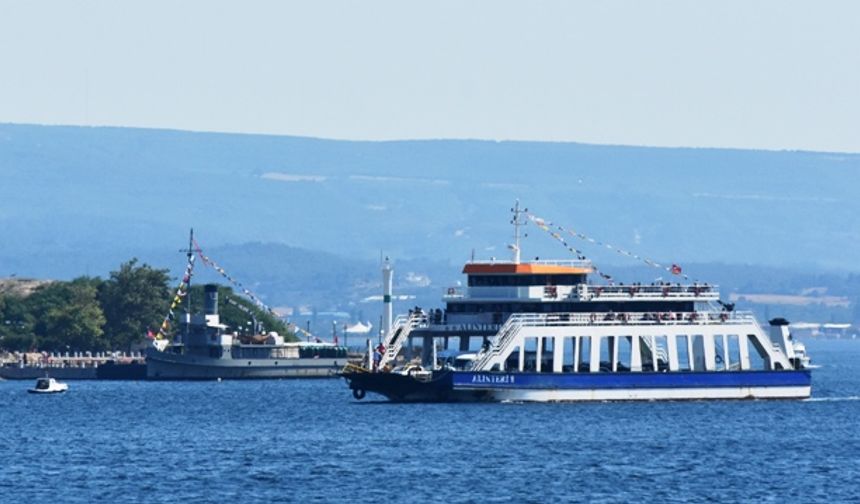 Sis nedeniyle çift yönlü trafiğe kapatılan Çanakkale Boğazı açıldı