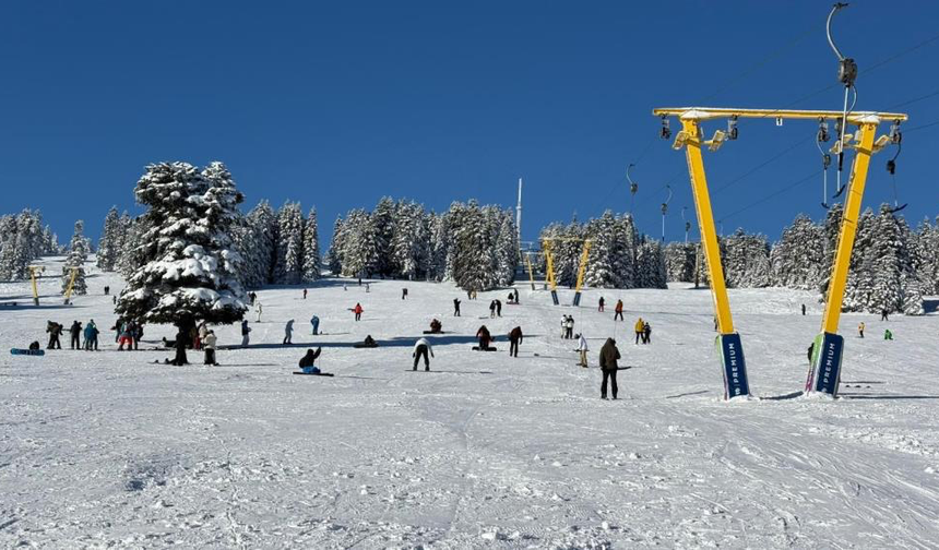 Uludağ'da sömestr ve hafta sonu yoğunluğu birleşti (Video)