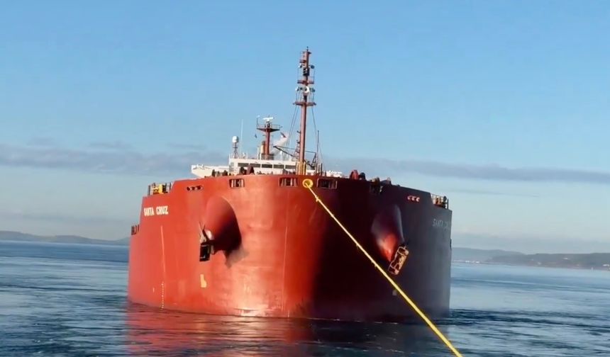 Dev gemi Çanakkale Boğazı'nda arıza yaptı (Video)