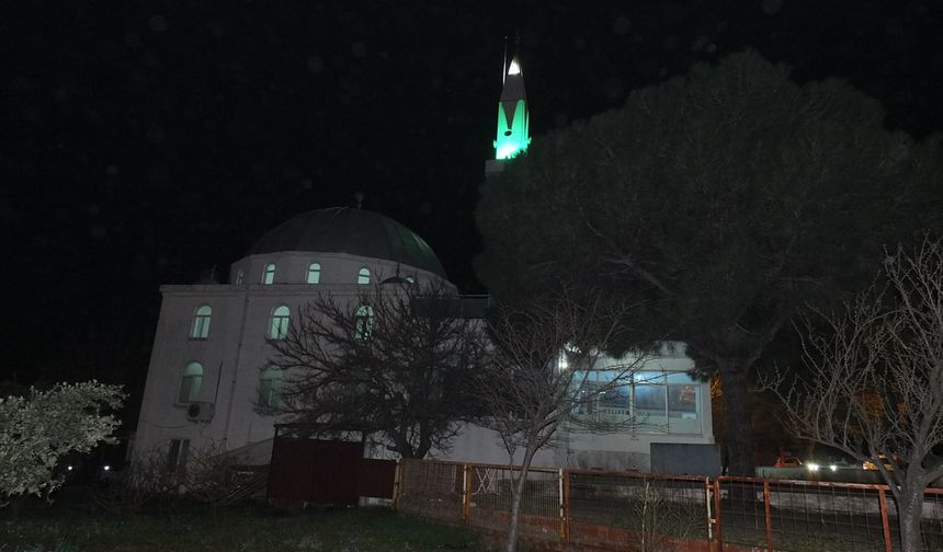 3 dakika erken okunan ezan kafaları karıştırdı