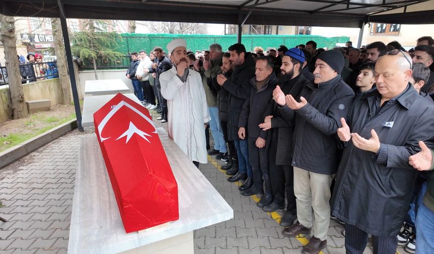 6 aylık yaşam mücadelesini kaybeden oyuncu İbrahim Yıldız son yolculuğuna uğurlandı