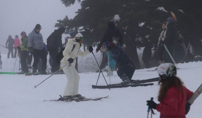 Uludağ'da rekor yoğunluk: 47 bin araç giriş yaptı (Video)
