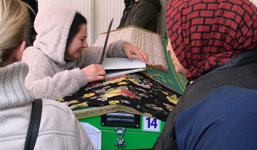 Küçük Öykü toprağa verildi (Video)