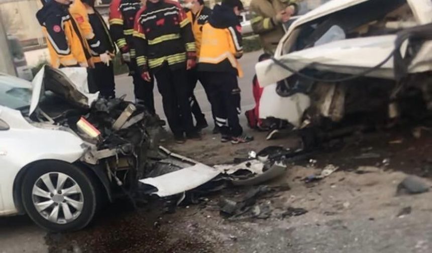 Bandırma'da 4 araçlı zincirleme kaza: 1 ölü, 1 yaralı