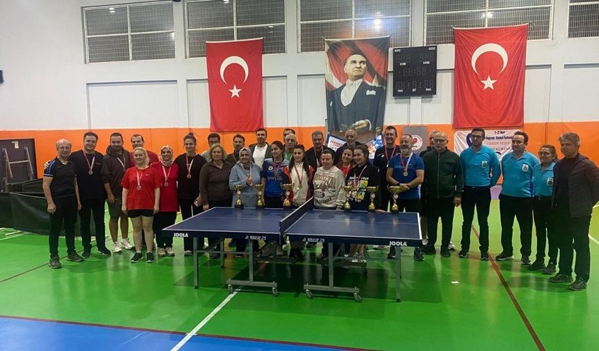 Çanakkale’de Sağlık Çalışanları Masa Tenisi Turnuvası düzenlendi