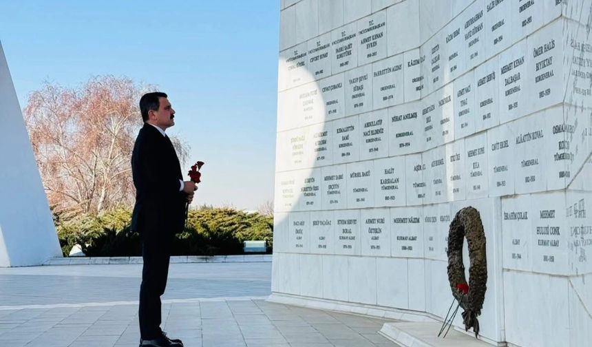 Çanakkale'de Anıt Mezarlıkta anma programı gerçekleştirildi
