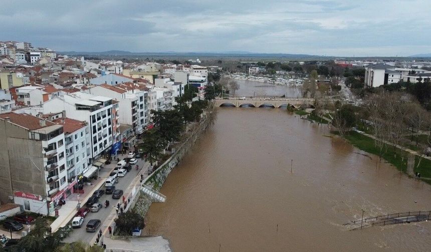 Çanakkale'de taşan Kocabaş Çayı dron ile görüntülendi