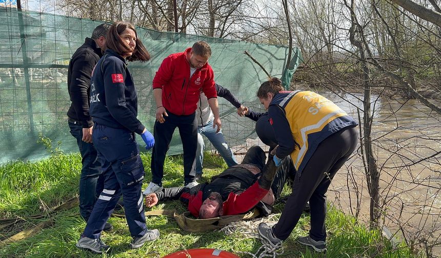 Nehre düşen kişiyi kurtarmak için zamanla yarış: Can pazarı yaşandı