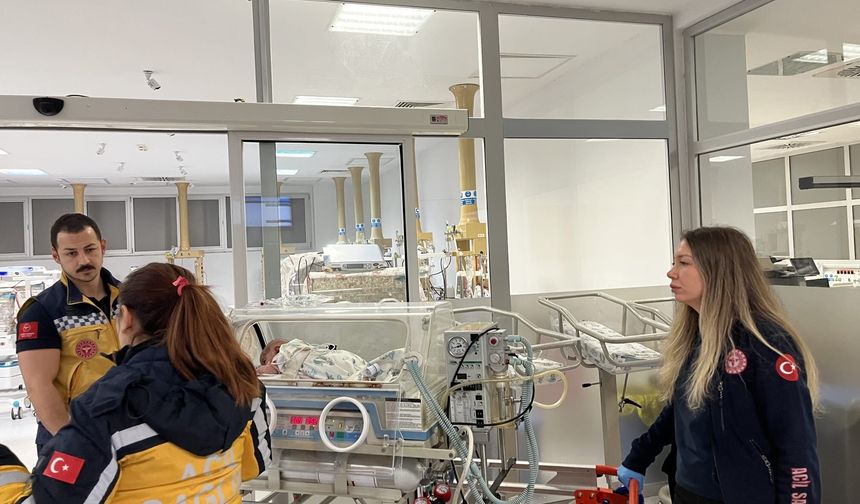 Çanakkale'de 54 günlük bebek uçak ambulansla Ankara'ya sevk edildi