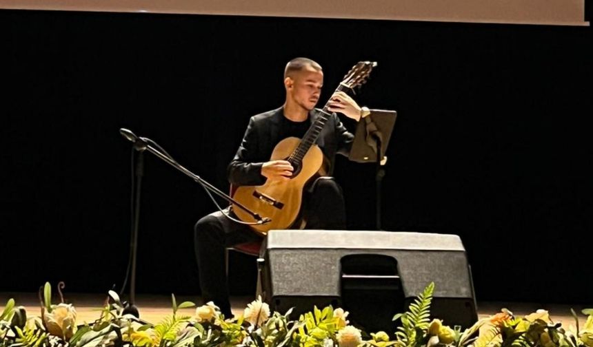 Çanakkale’de Mustafa Karaca sanatseverlerle buluştu
