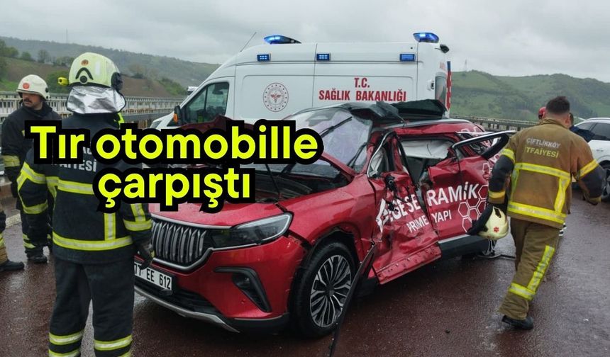 Tır otomobille çarpıştı