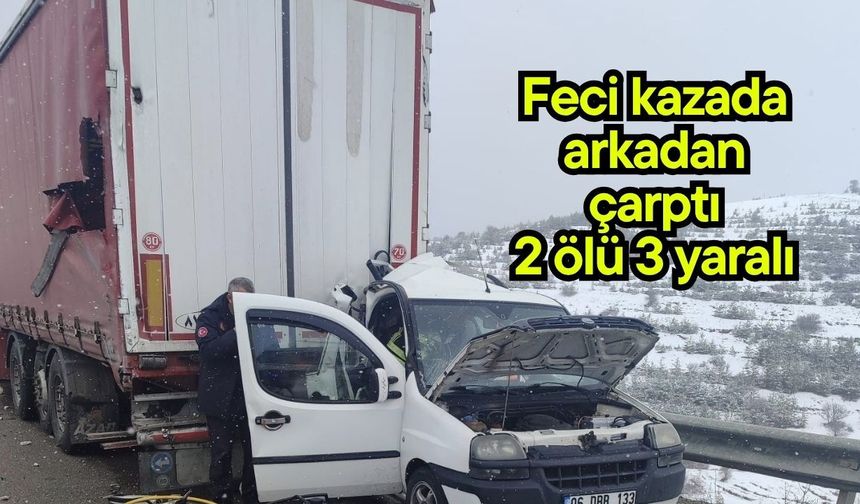 Feci kazada arkadan çarptı, 2 ölü 3 yaralı