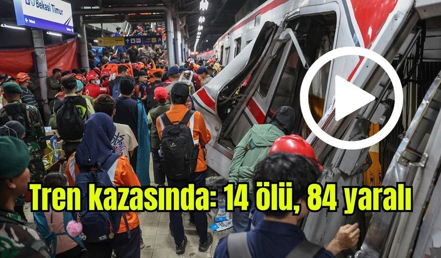 İki Tren Çarpıştı: 14 ölü, 84 yaralı (Video)