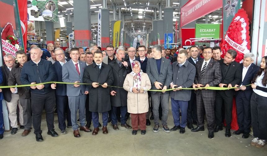 Ezine'de 3. Gıda, Hayvancılık ve Tarım Teknolojileri Festivali'ne yoğun ilgi