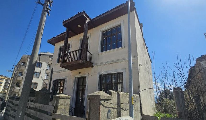 Gelibolu’da eski kaymakamlık binası konuk evi olacak (Video)