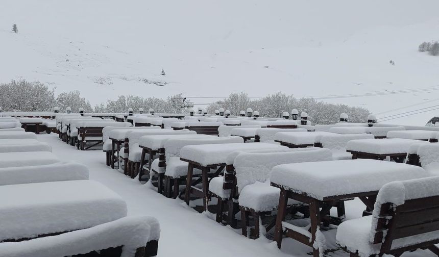 Nisan sonunda Uludağ’da kış geri döndü (Video)