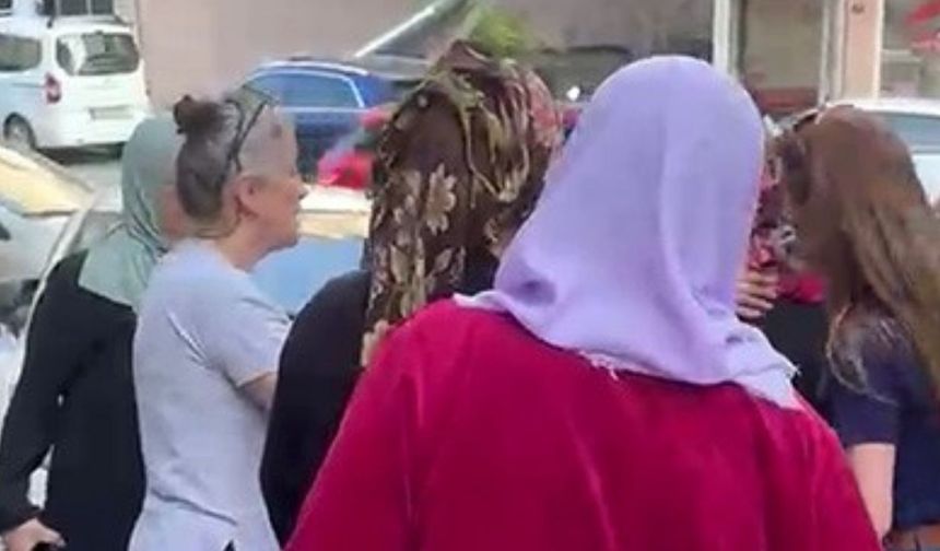 Kızını vuran damadını öldüren kayınvalideyi komşuları alkışlarla karşıladı (Video)