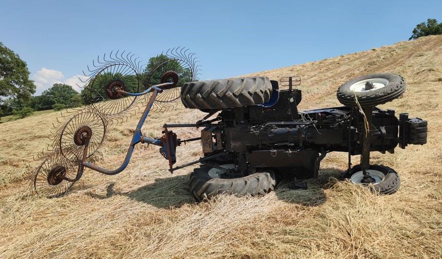 Tarlada feci kaza: Traktörün devrildiği sürücüden acı haber (Video)