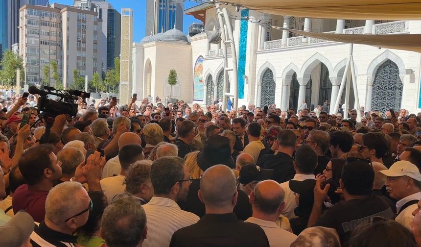 Kadir İnanır son yolculuğuna uğurlandı (Video)