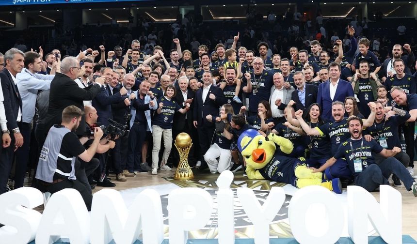 Şampiyon Fenerbahçe Beko kupasını aldı