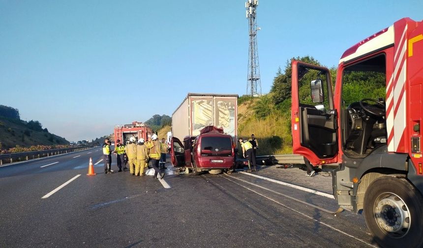 Otoyolda feci kaza: 1'i bebek 3 kişi hayatını kaybetti (Video)