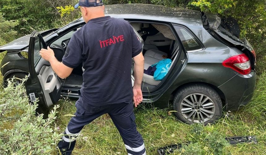Çanakkale'de otomobil şarampole yuvarlandı!