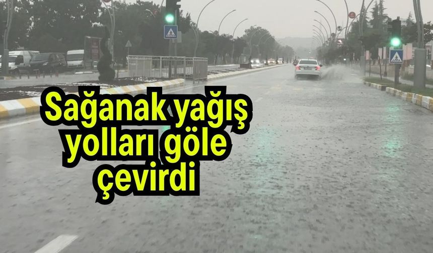 Sağanak yağış yolları göle çevirdi