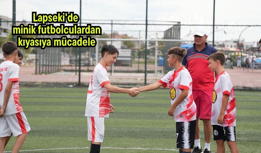 Lapseki'de minik futbolculardan kıyasıya mücadele