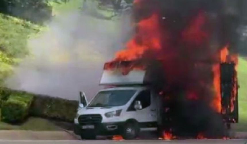 Kamyonet alev alev yandı (Video)