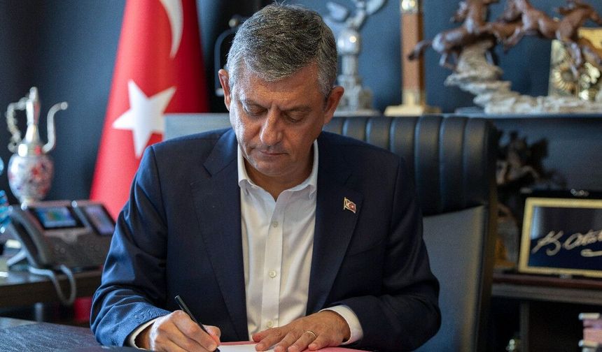 Özgür Özel ve 90 milletvekili CHP’den istifa etti