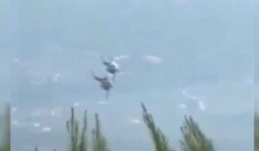 Yunanistan’da iki yangın söndürme helikopteri havada çarpıştı (Video)