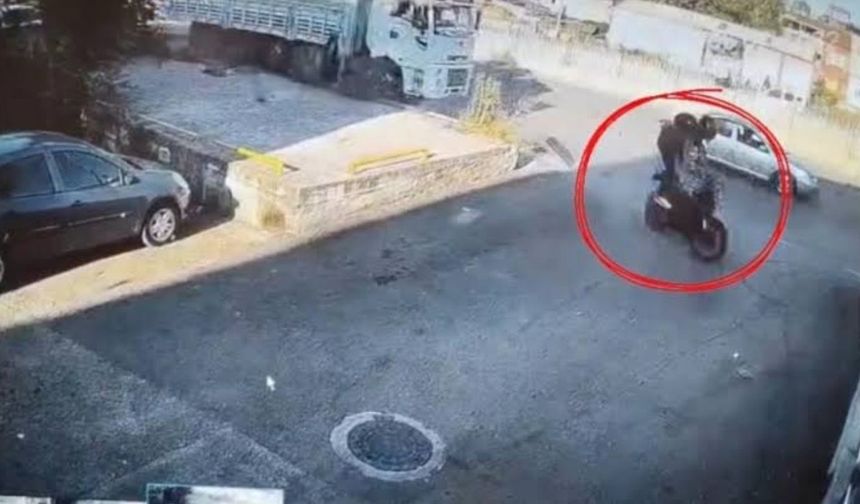 Bir adımla biri ölümden döndü, diğeri can verdi (Video)