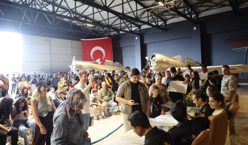 İstanbul Hava Müzesi'nde SOLOTÜRK kuyruğu