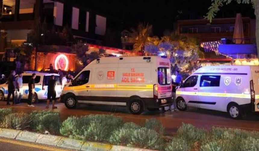 Kafeye silahlı saldırı: 3 kişi öldü 4 şüpheli yakalandı (Video)