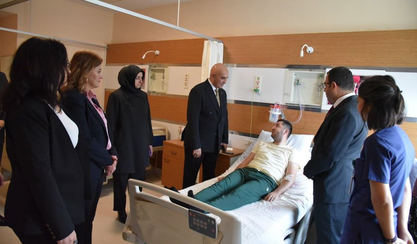 Çanakkale İl Sağlık Müdürü'nden hastalara ziyaret