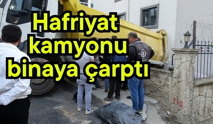 Hafriyat kamyonu binaya çarptı