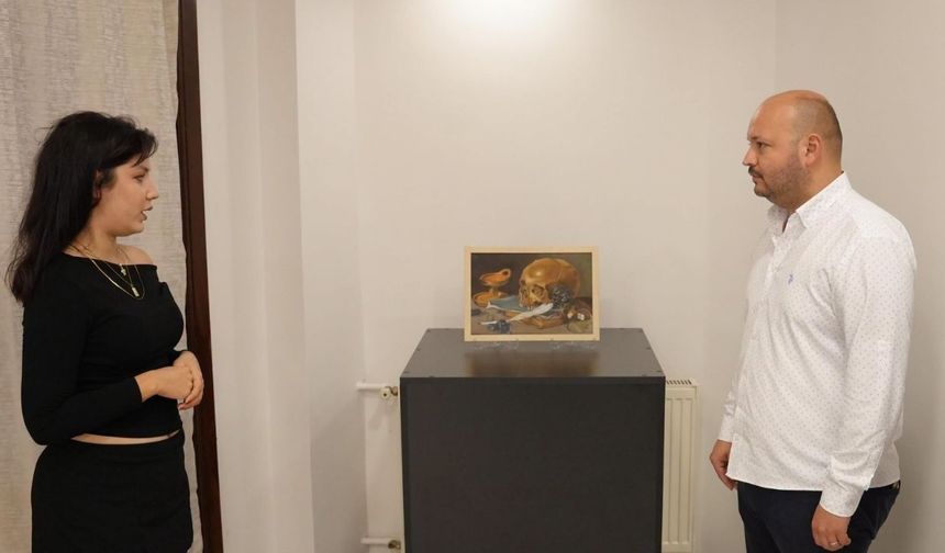 Biga’da sanat rüzgarı! Ecem Görür’ün sergisi açıldı