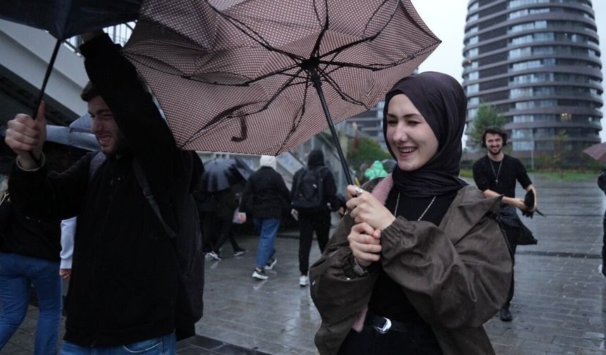 İstanbul'da okullar 1 gün tatill edildi